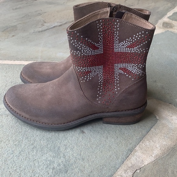 Short Western Style boots With Metallic Studs - Picture 4 of 9